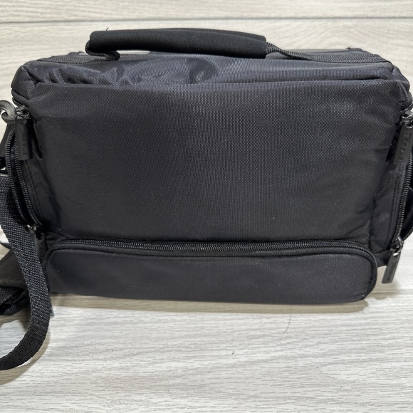 TARGUS Nylon Camera Bag 11x7x5" Five Zipper Compartments - Picture 7 of 9
